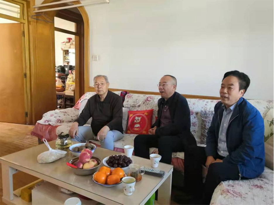 集團領導重陽節(jié)走訪看望離退休老干部(圖1) 集團領導重陽節(jié)走訪看望離退休老干部(圖1)