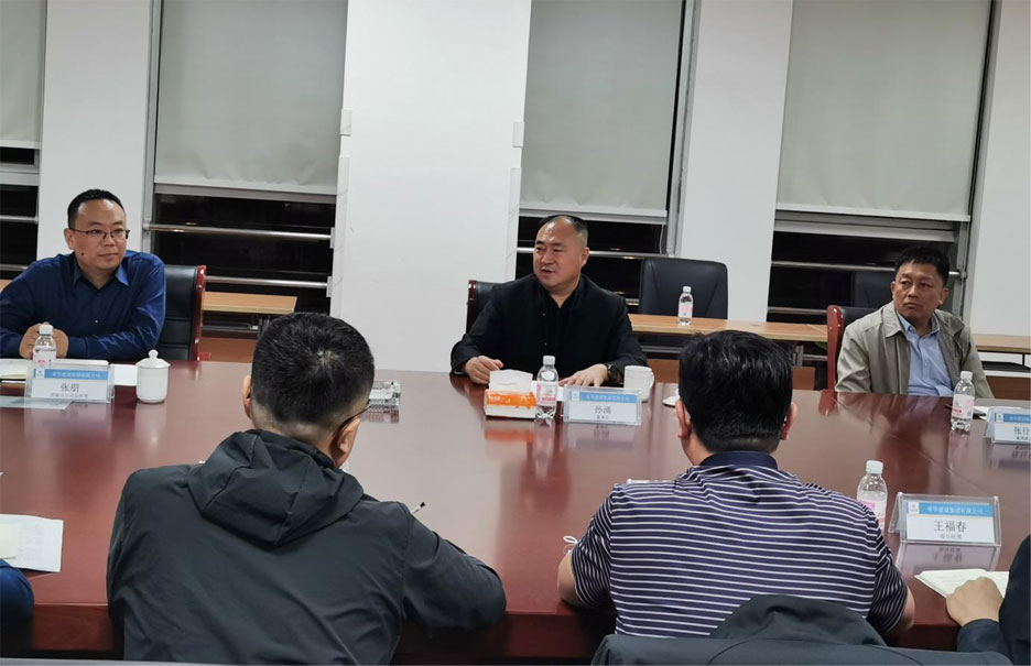 孫涌董事長蒞臨濟南分公司視察指導工作10月13日,集團公司董事長孫涌蒞臨濟南分公司視察指導工作,副總裁兼總工程師張行良陪同視察。 13日下午,孫涌董事長來到濟南分公司駐地,與濟南分公司總經(jīng)理張朋、項目(圖1) 孫涌董事長蒞臨濟南分公司視察指導工作10月13日,集團公司董事長孫涌蒞臨濟南分公司視察指導工作,副總裁兼總工程師張行良陪同視察。 13日下午,孫涌董事長來到濟南分公司駐地,與濟南分公司總經(jīng)理張朋、項目(圖1)